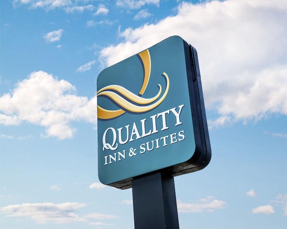 Quality Inn & Suites Gibsonia - Pittsburgh North PA