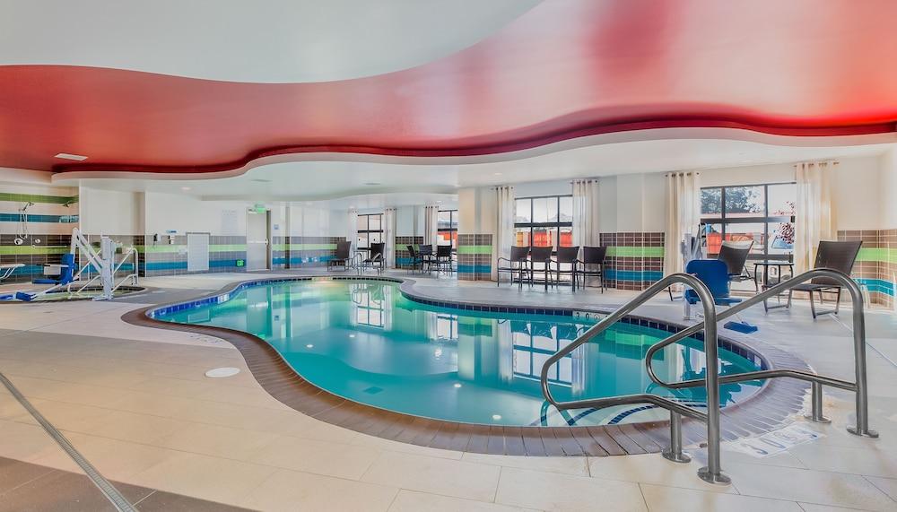 HOLIDAY INN EXPRESS AND SUITES EUREKA — 4
