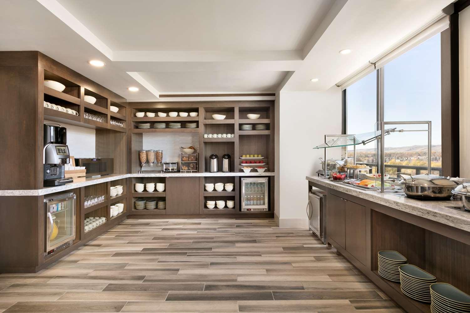 Hilton Fort Collins — 10