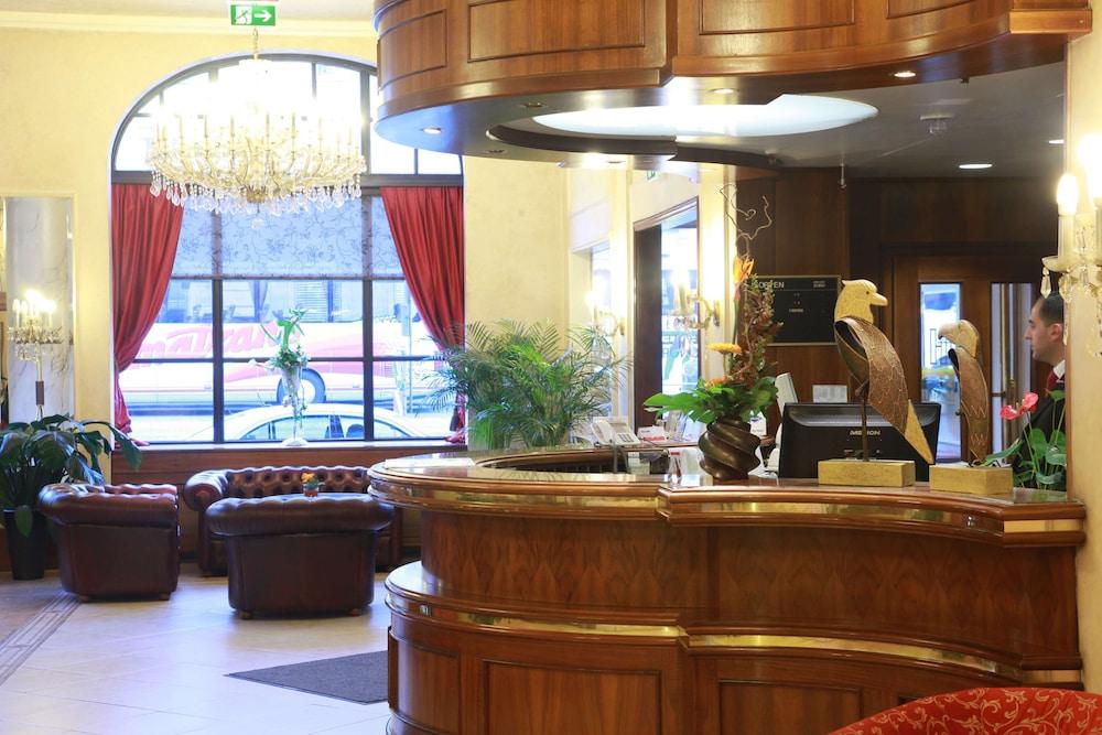 HOTEL MONOPOL 8224 — 3