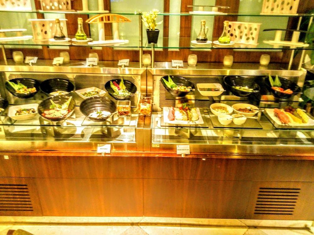 Raviz Centre Point Hotel — 7