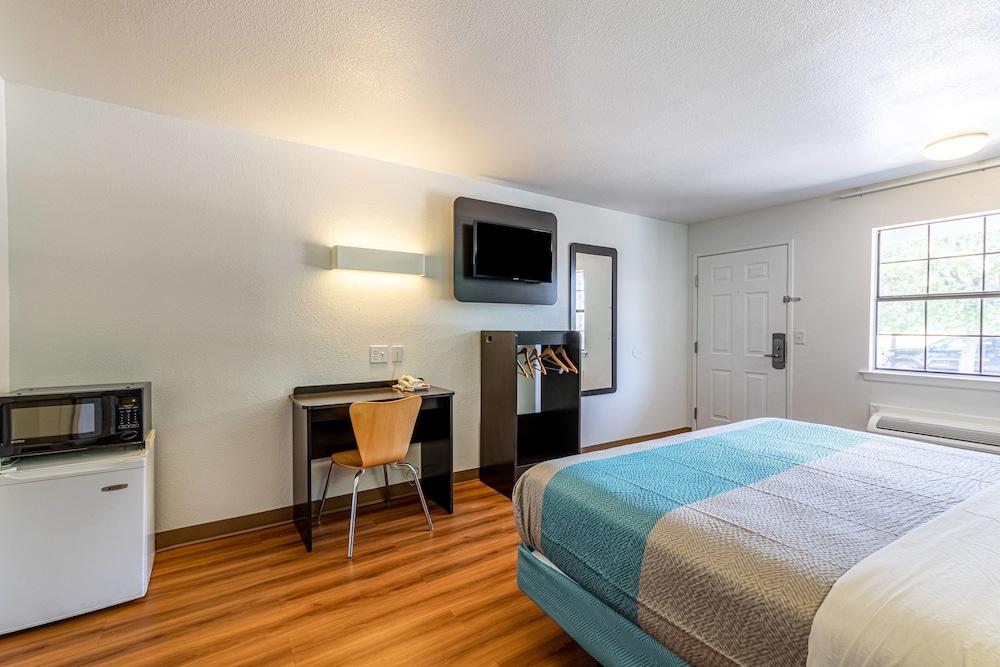 Motel6 Georgetown, TX — 10