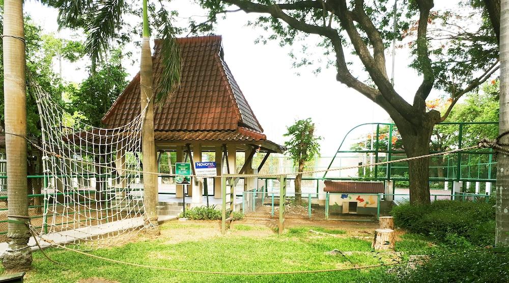 Grand Tropic Suites Hotel Surabaya 14544 — 6