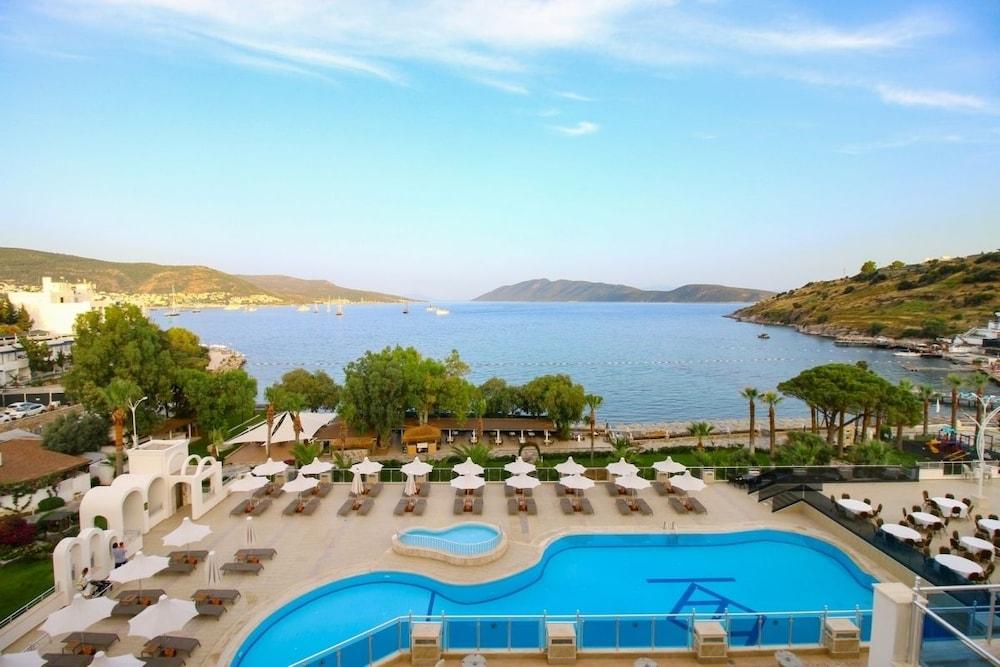 Azka Hotel 30254 — 1
