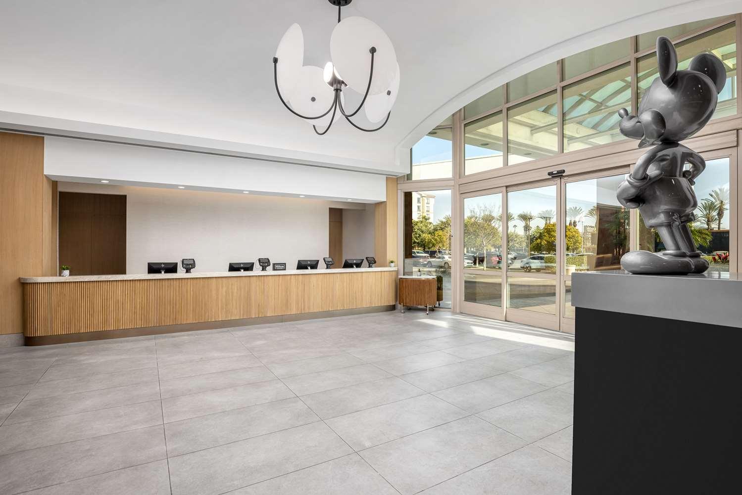 Embassy Suites By Hilton Anaheim South — 8