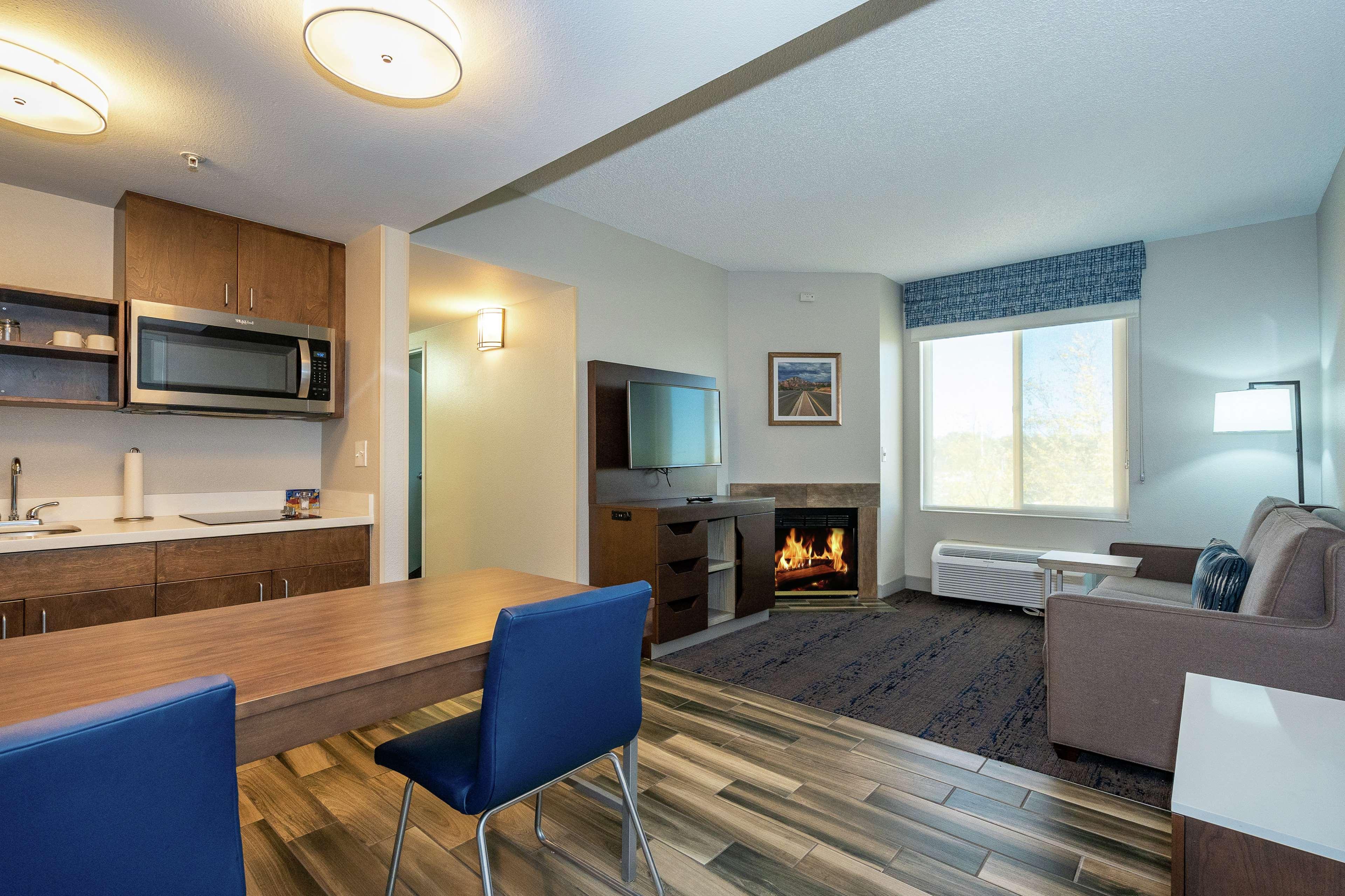 Hampton Inn and Suites Flagstaff — 7