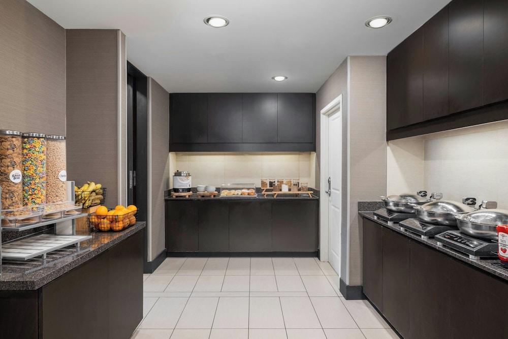 RESIDENCE INN CHAMPAIGN — 10