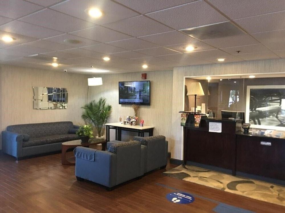 Holiday Inn Express Newark Airport – Elizabeth — 5