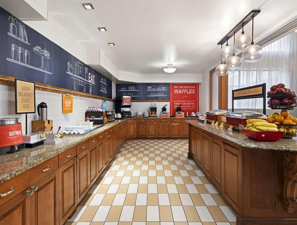 Hampton Inn and Suites Baltimore-Arundel Mills — 9