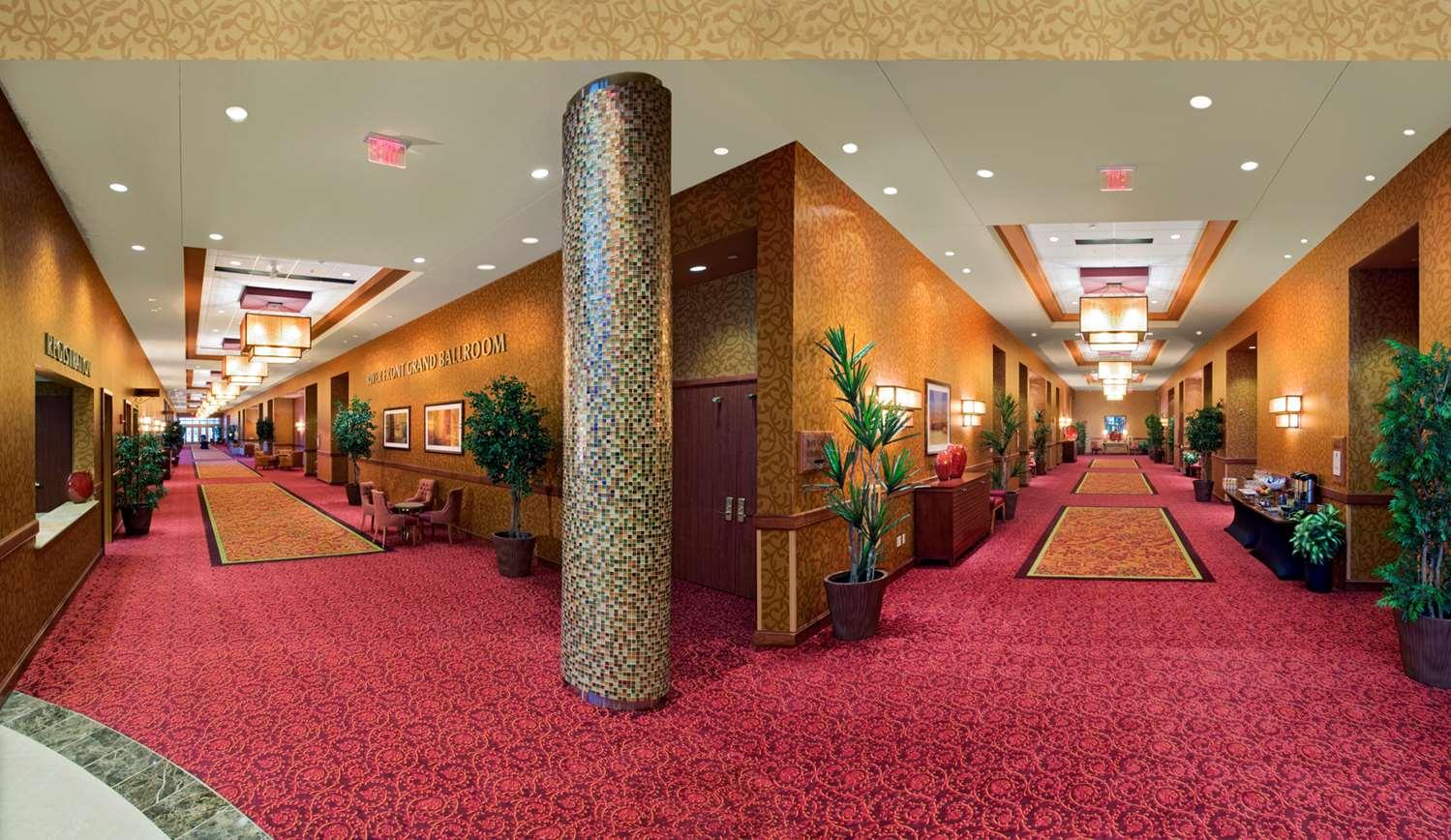 Embassy Suites By Hilton E Peoria Riverfront Conf Center — 5