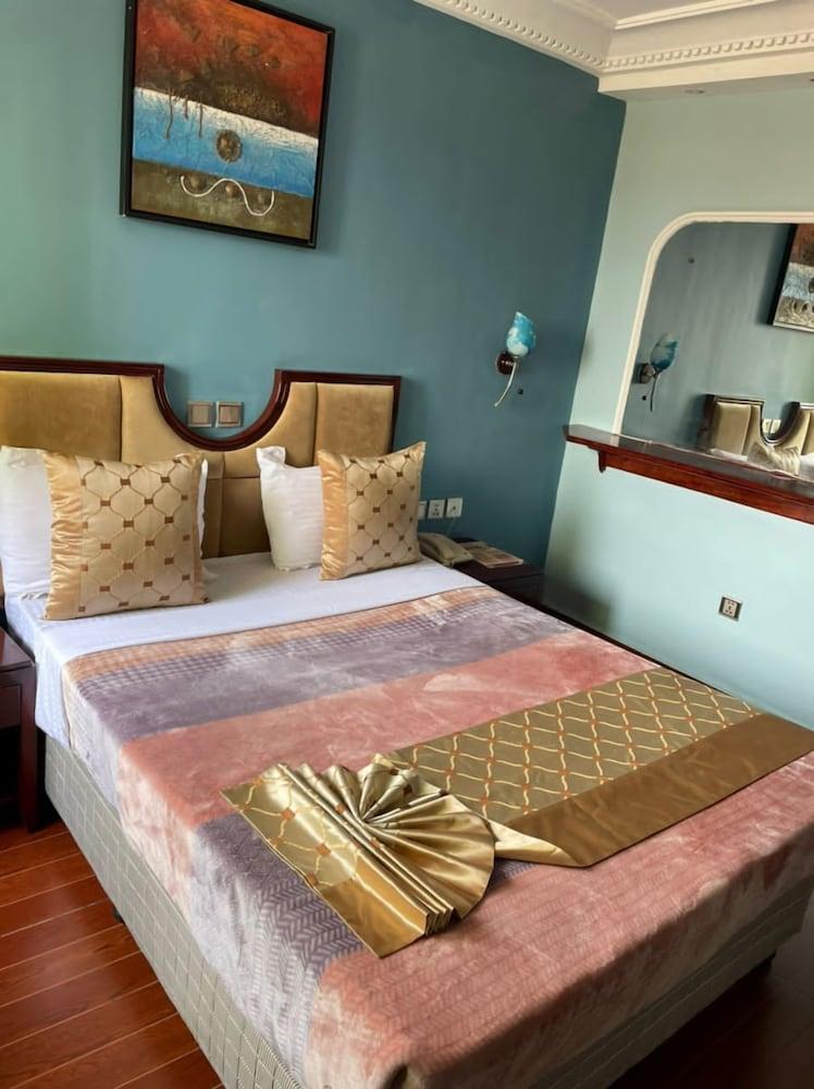 DK Hotel — 10