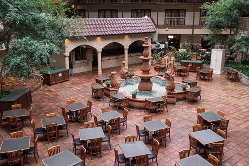 MCM Elegante Suites — 5