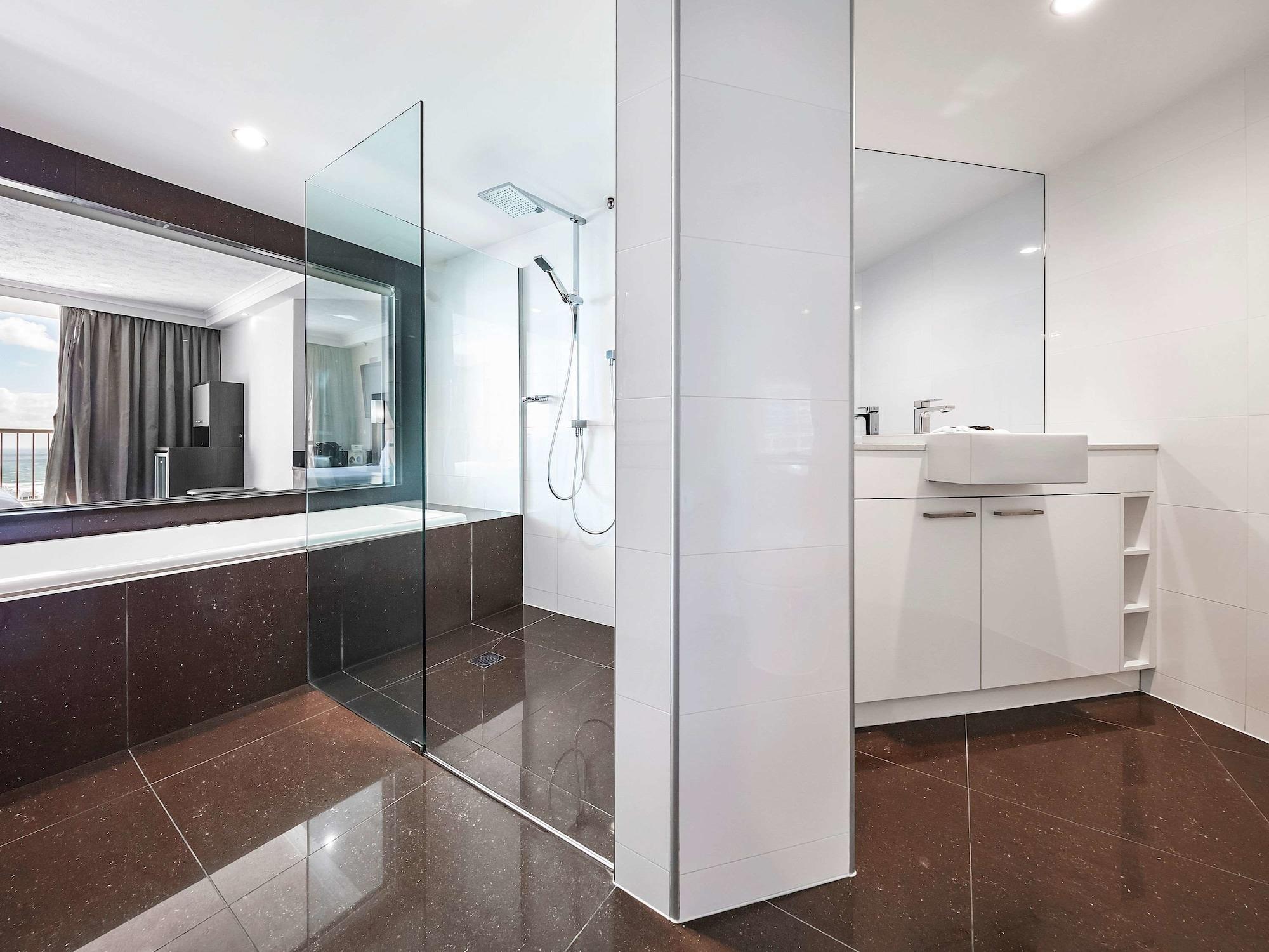 NOVOTEL SURFERS PARADISE — 6