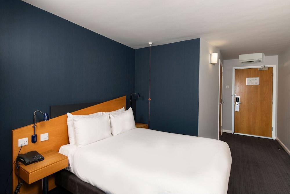 Holiday Inn Express Manchester - Salford Quays — 10