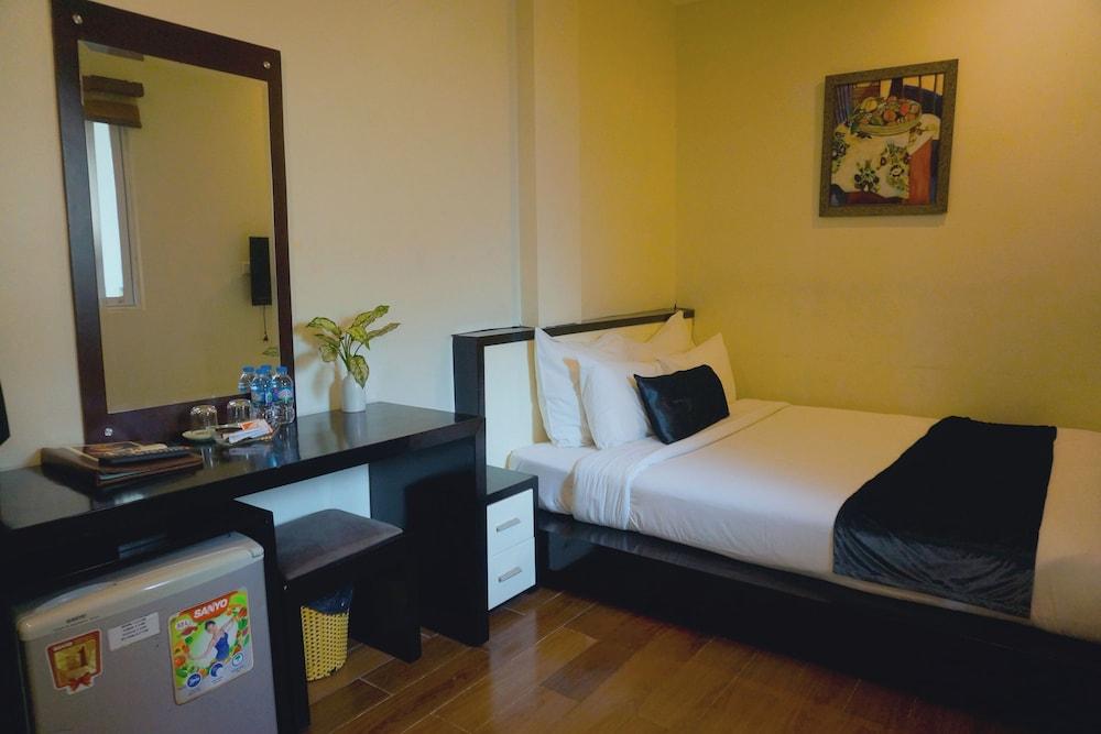 Rising Dragon Estate Hotel — 9