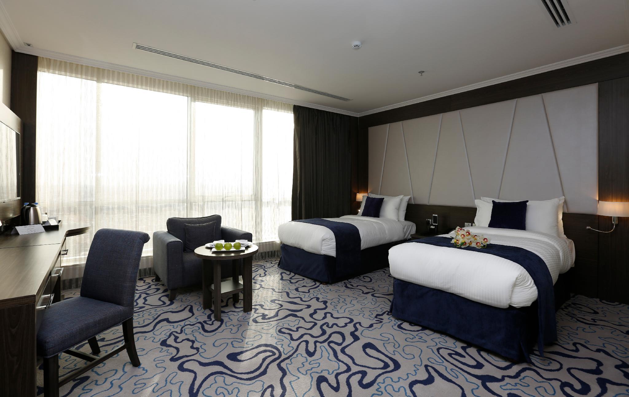 HILTON CAIRNS HOTEL — 1