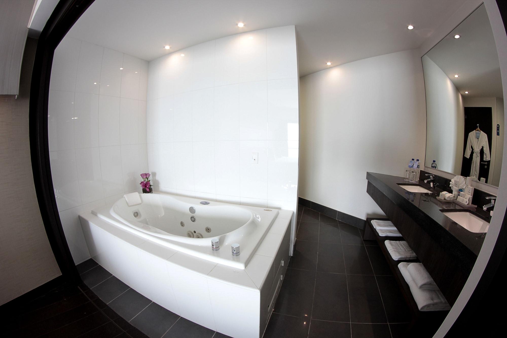 Wyndham Guayaquil Puerto Santa Ana 957365 — 6