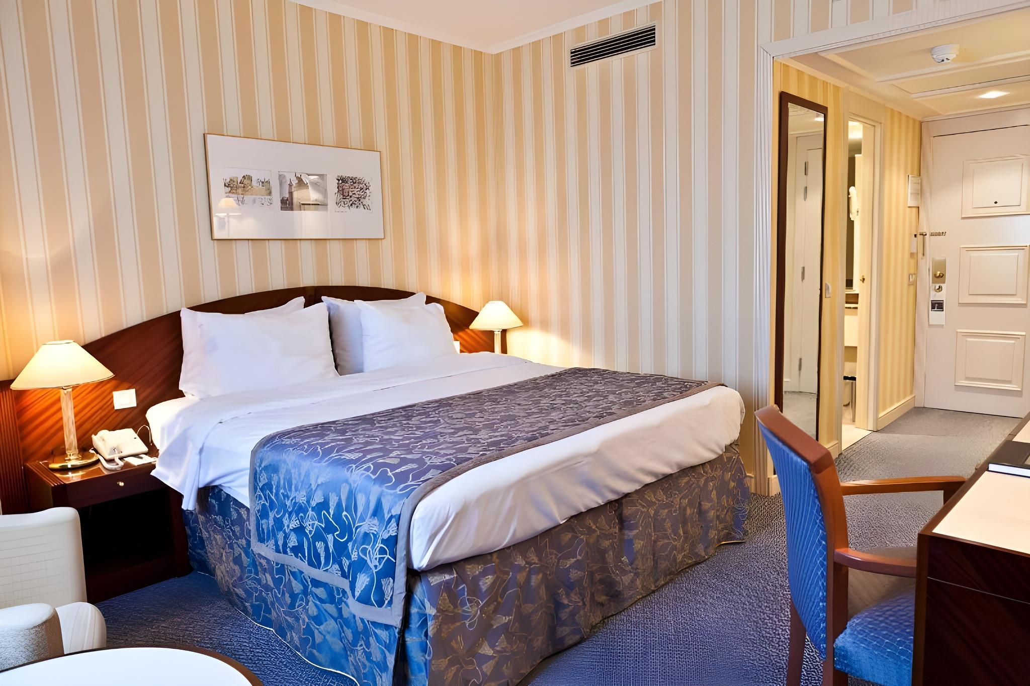 Le Chatelain Brussels Hotel — 9