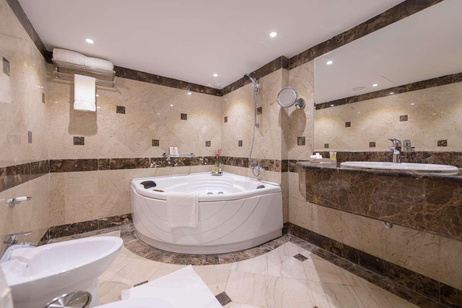 Ramada by Wyndham Continental Jeddah — 4