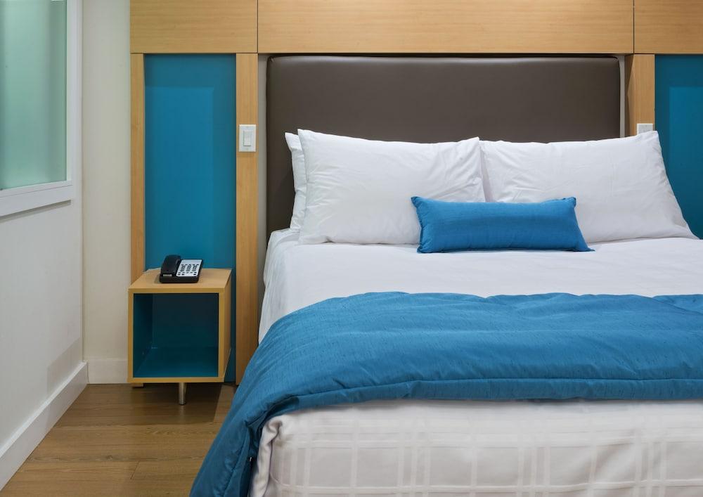 BOND PLACE HOTEL 3144 — 6