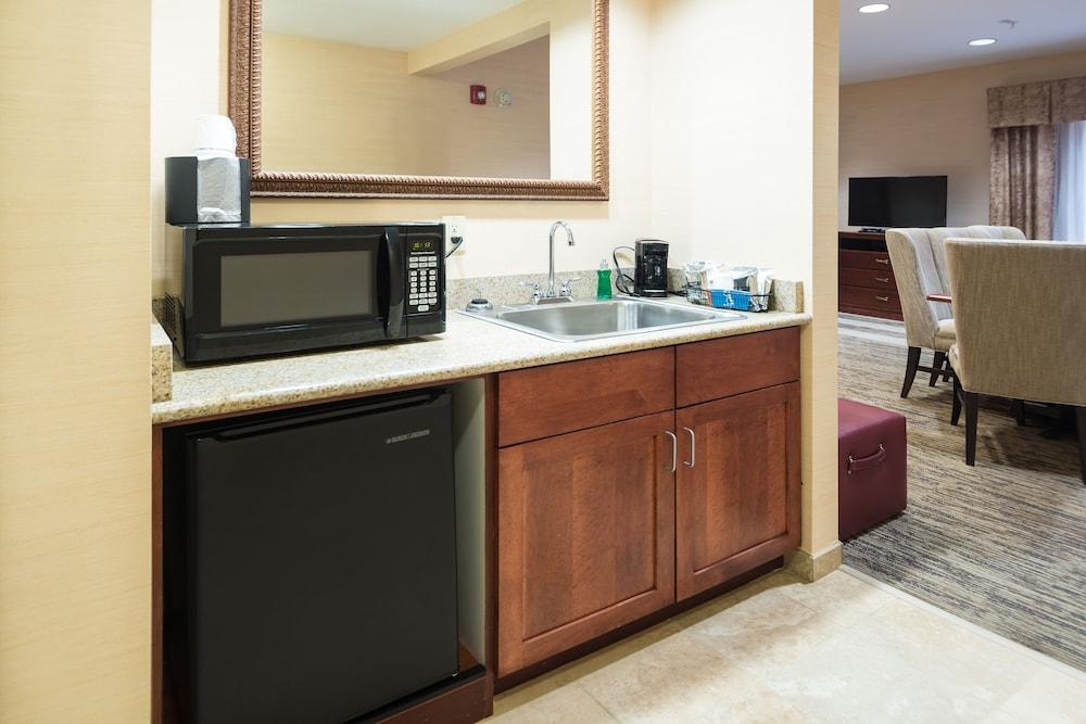 Hampton Inn & Suites Greensburg — 6