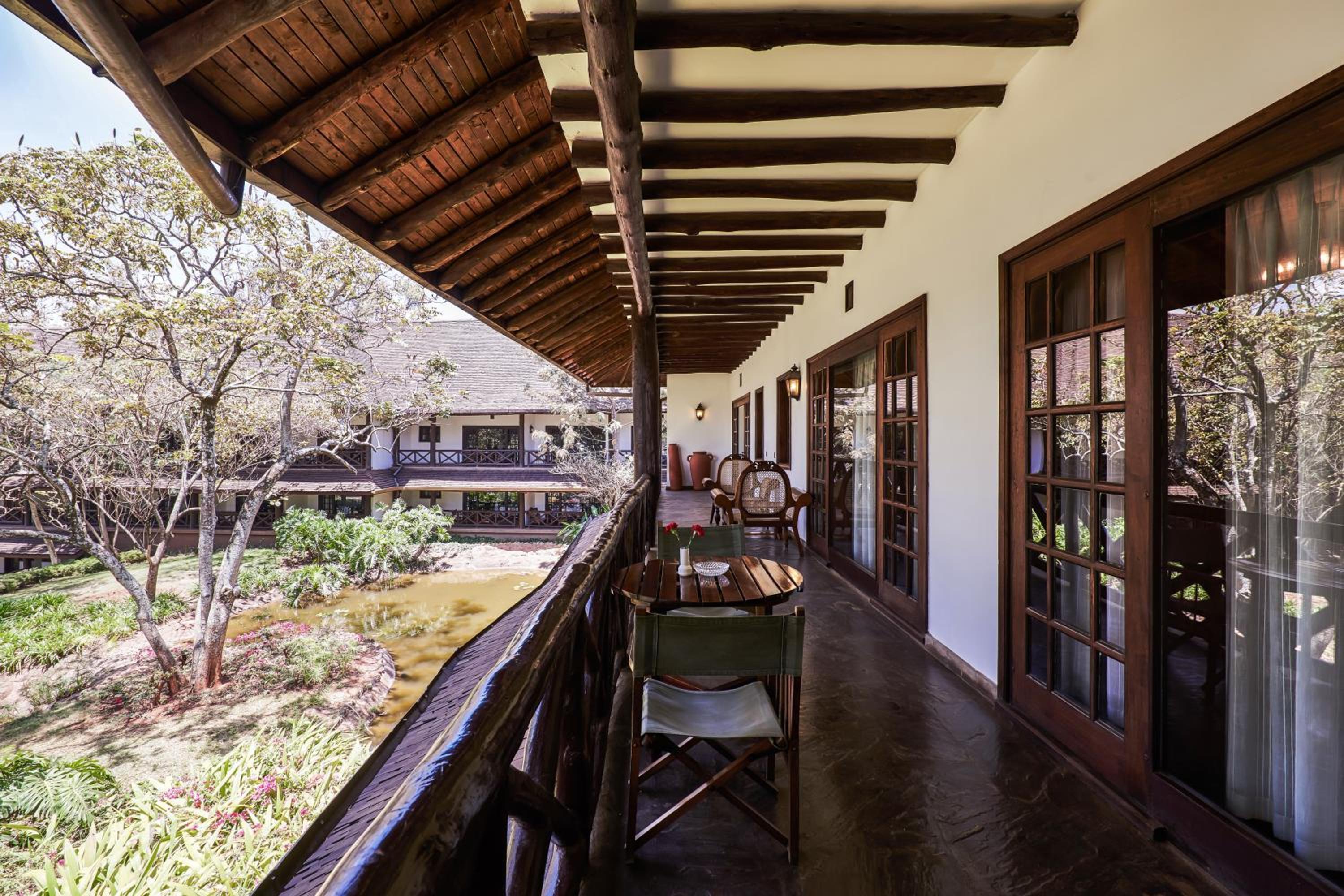 SAFARI PARK HOTEL(V) — 2