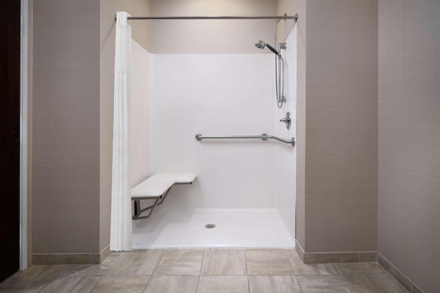 Green Mill Village Hotel & Suites, BW Signature Collection — 2
