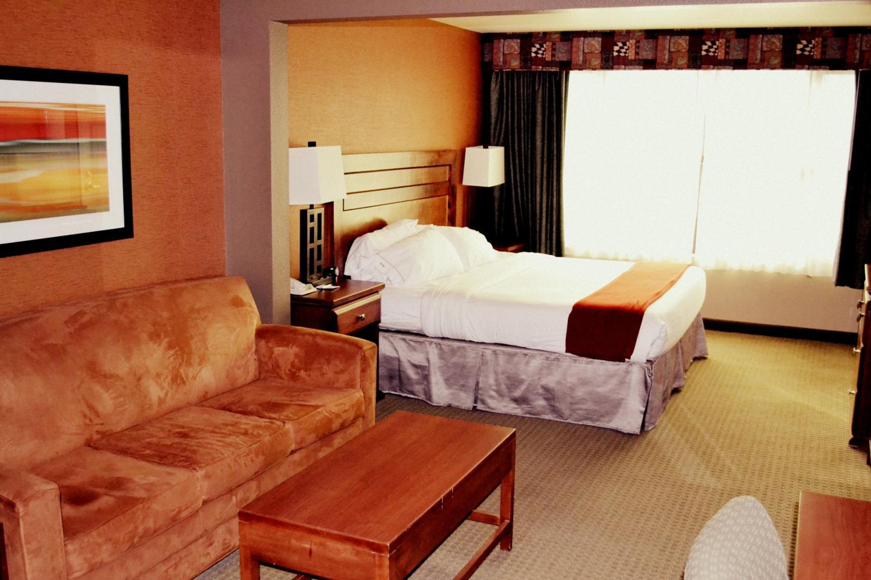HOLIDAY INN EXPRESS HOTEL AND SUITES BOZEMAN WEST — 9