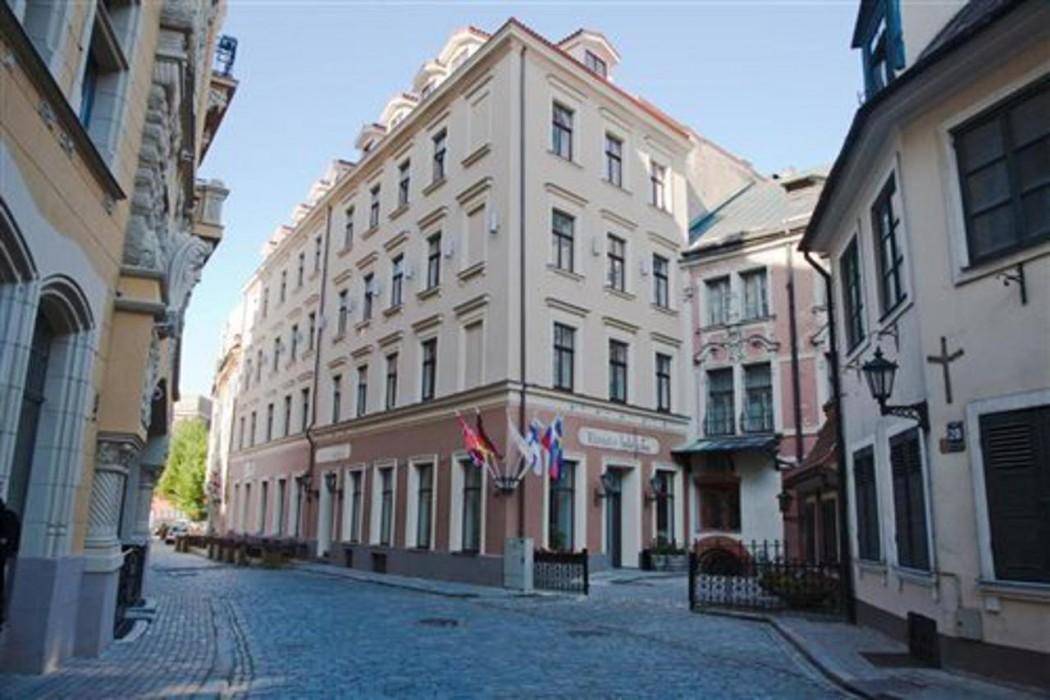 Justus Hotel 1058438 — 1