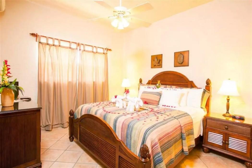 Clarion Suites Roatan at Pineapple Villas — 8