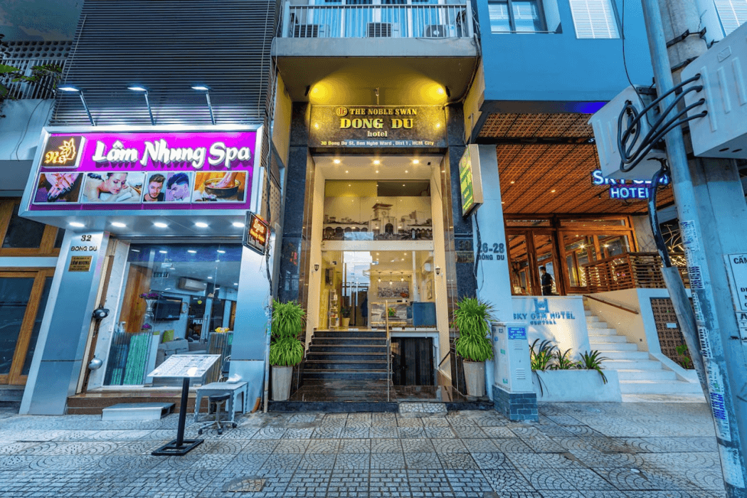 The Noble Swan Central Dong Du Hotel — 1