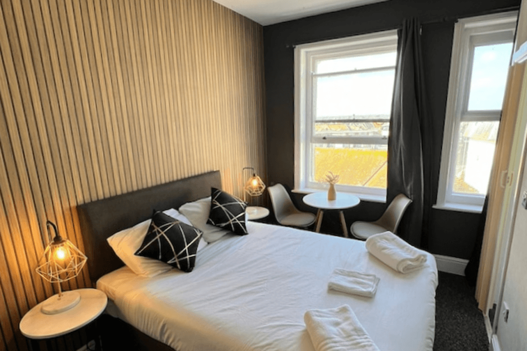 OYO Marine Parade Hotel Eastbourne Pier — 10