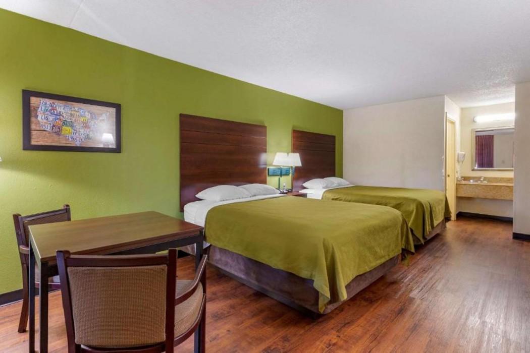 Econo Lodge Fayetteville, NC — 7