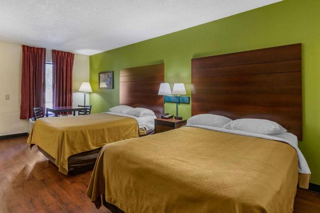 Econo Lodge Fayetteville, NC — 9