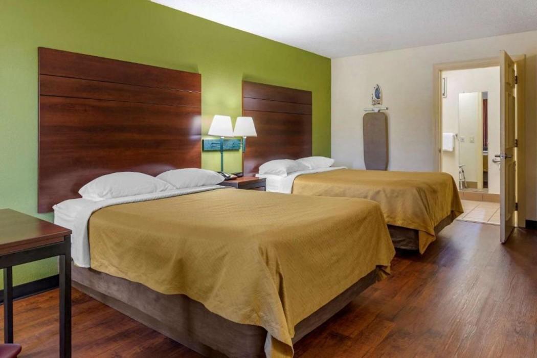 Econo Lodge Fayetteville, NC — 10