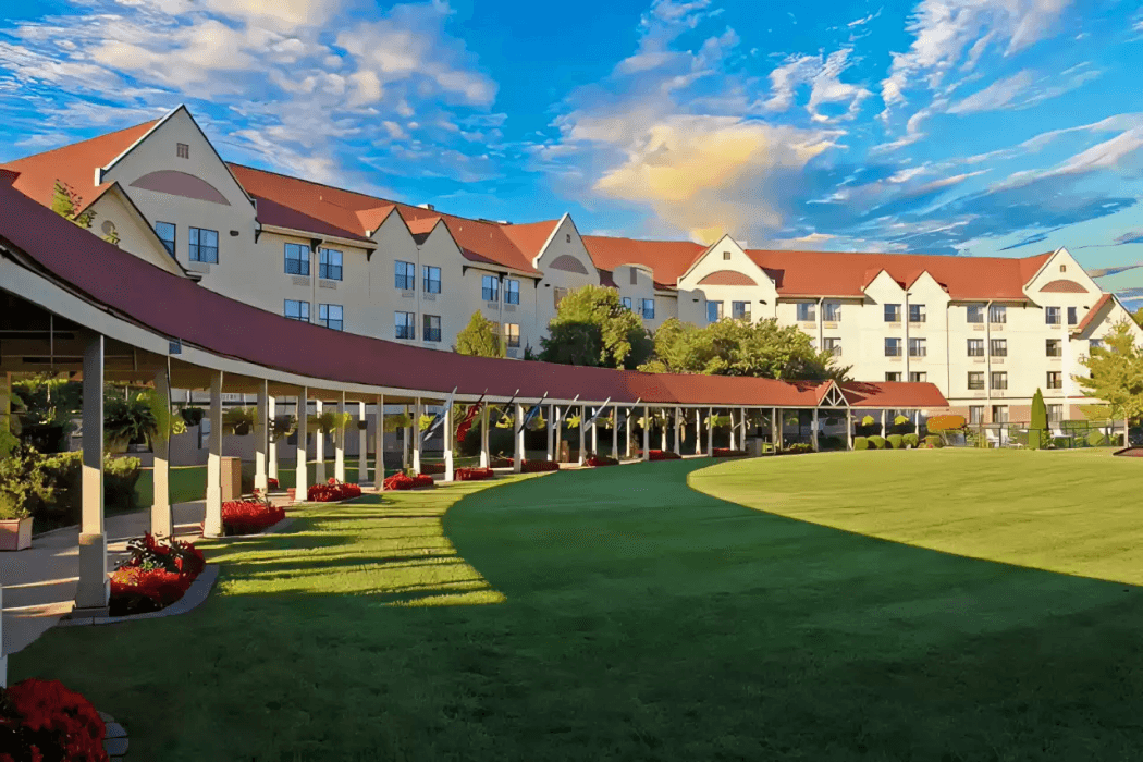 The Branson Hillside Hotel — 4