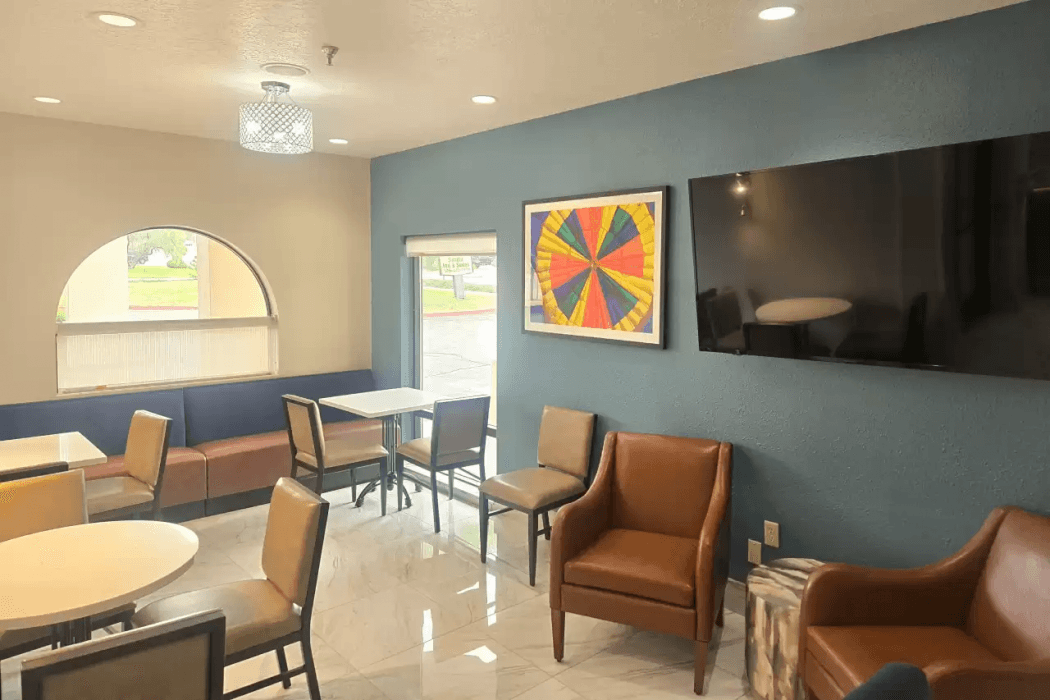 Quality Inn & Suites Sunport Airport Albuquerque — 6