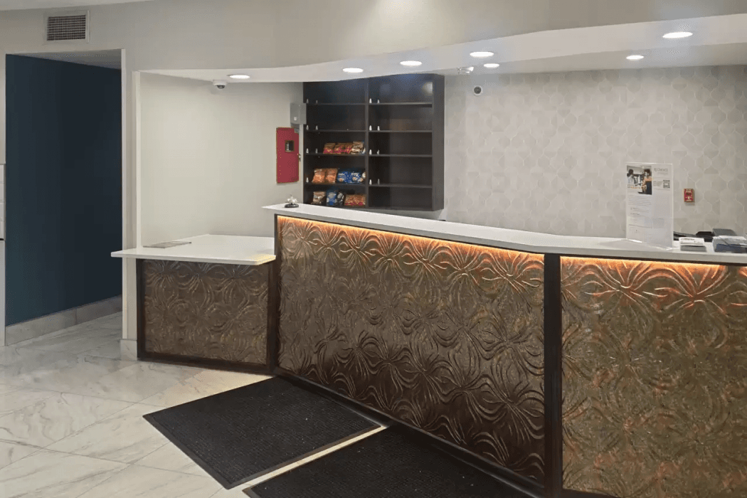 Quality Inn & Suites Sunport Airport Albuquerque — 7