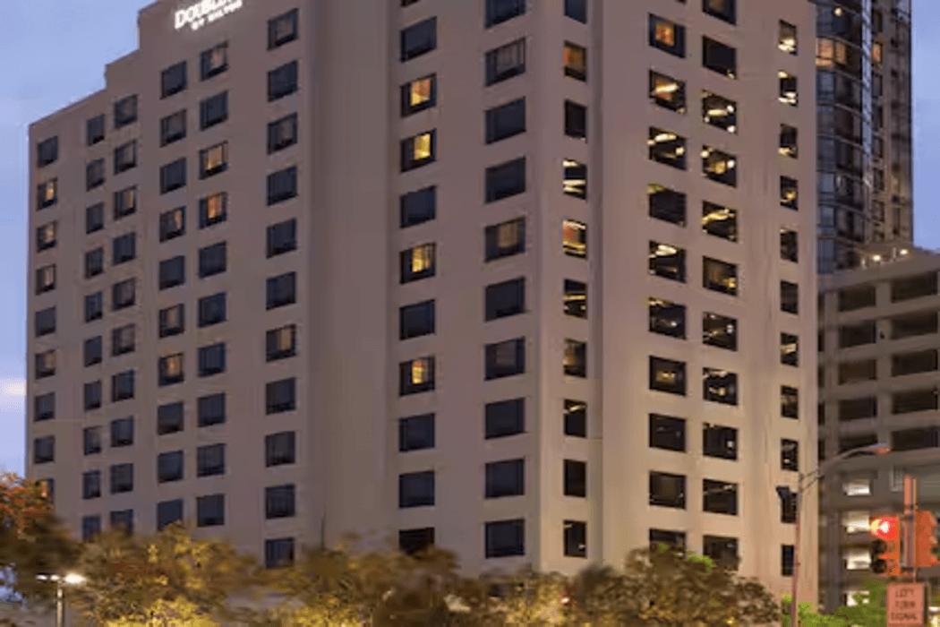 DoubleTree by Hilton Hotel Jersey City — 2
