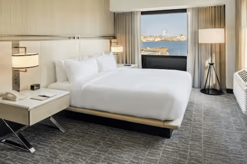 DoubleTree by Hilton Hotel Jersey City — 7