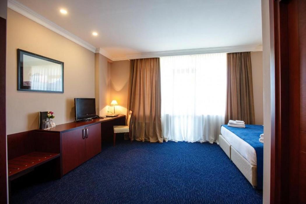 Hotel Cruise — 7