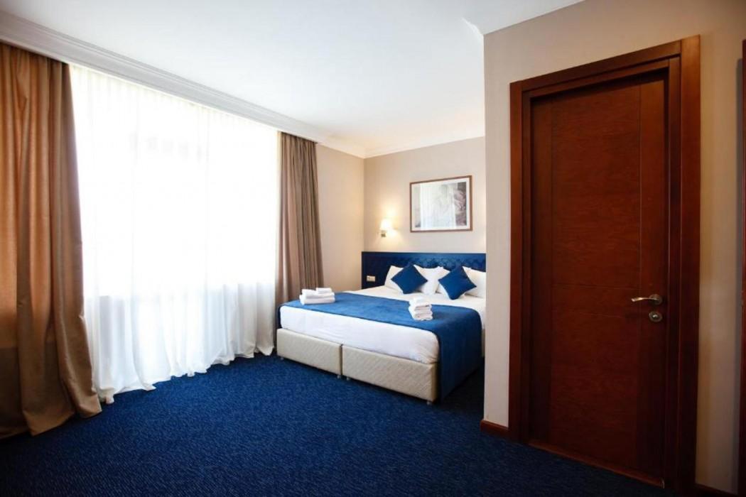 Hotel Cruise — 8