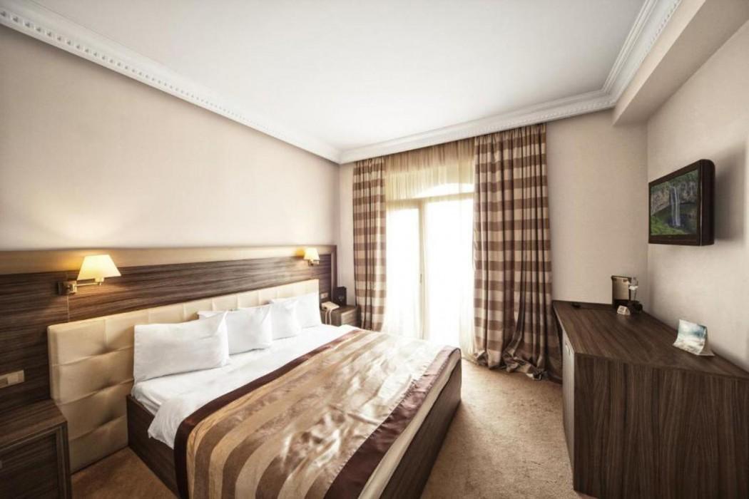 Hotel Cruise — 9