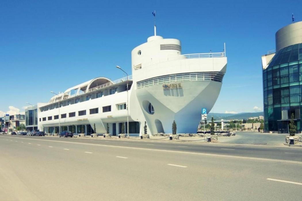 Hotel Cruise — 1