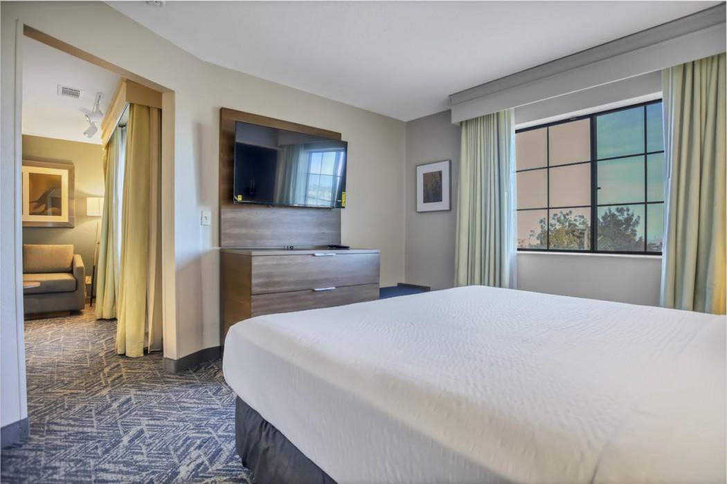 Best Western Hesperia Victorville Suites — 10