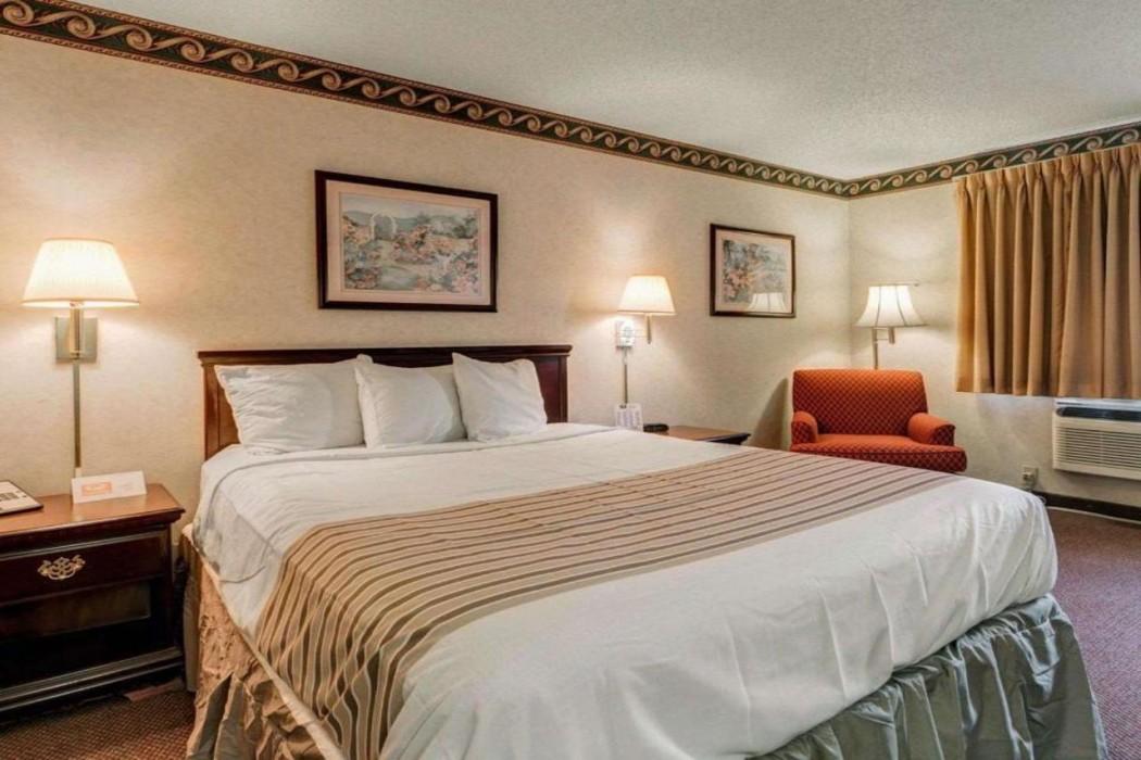 Econo Lodge Inn & Suites El Paso West — 7