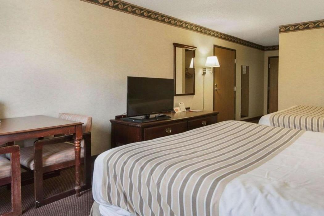 Econo Lodge Inn & Suites El Paso West — 9