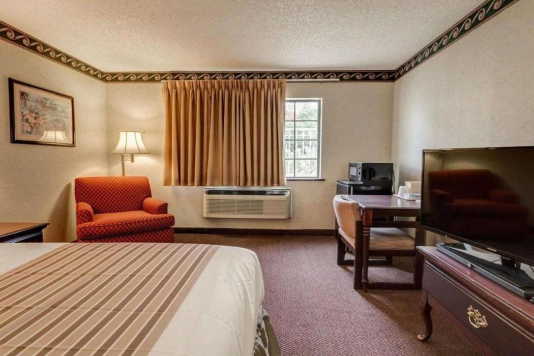 Econo Lodge Inn & Suites El Paso West — 8