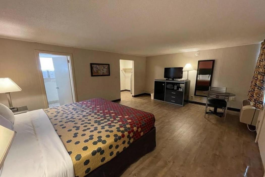 Economy Inn East Hartford CT — 9
