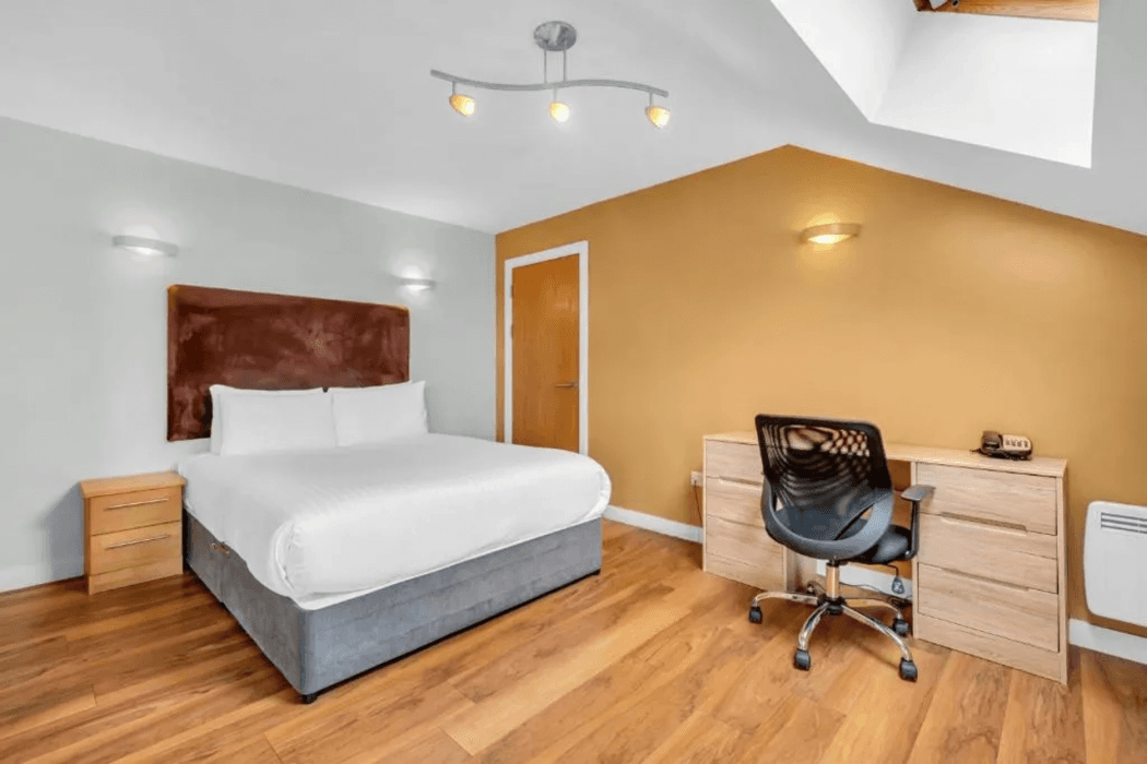 Roomzzz Leeds Headingley — 7
